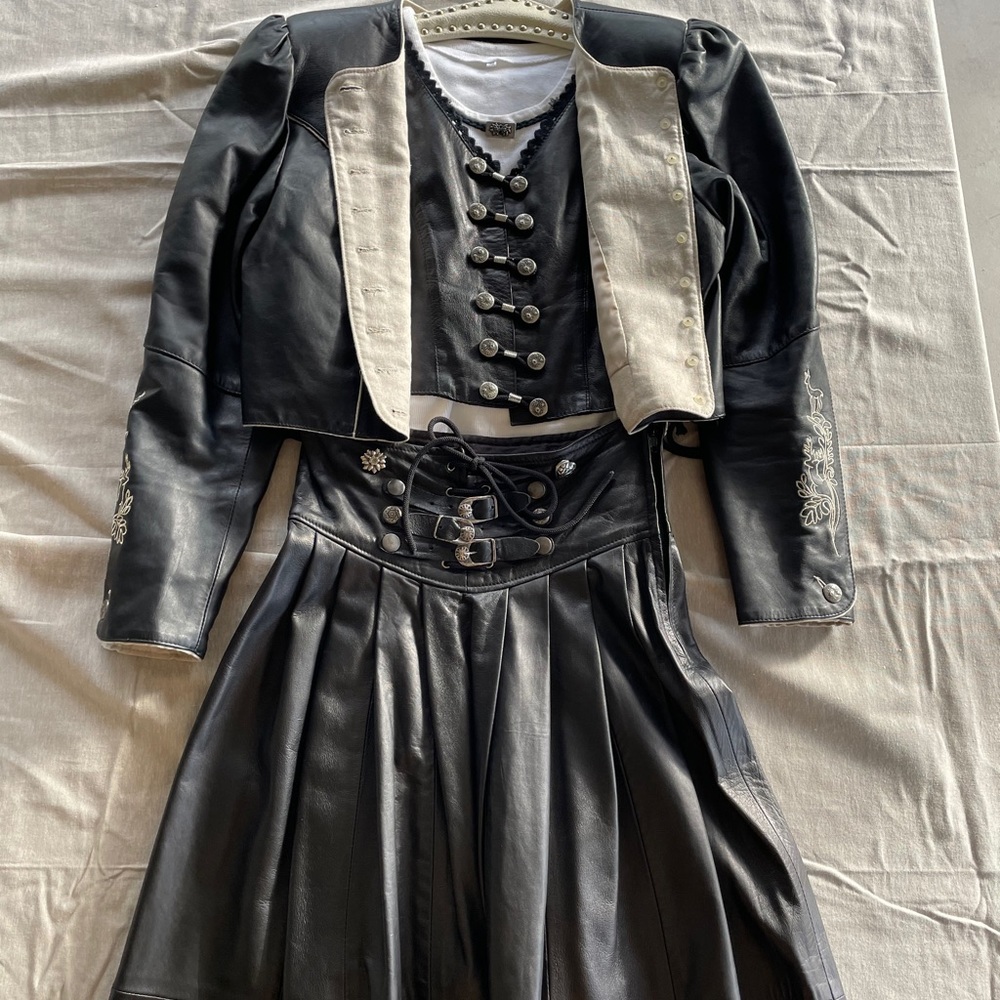Modern leather Dirndl